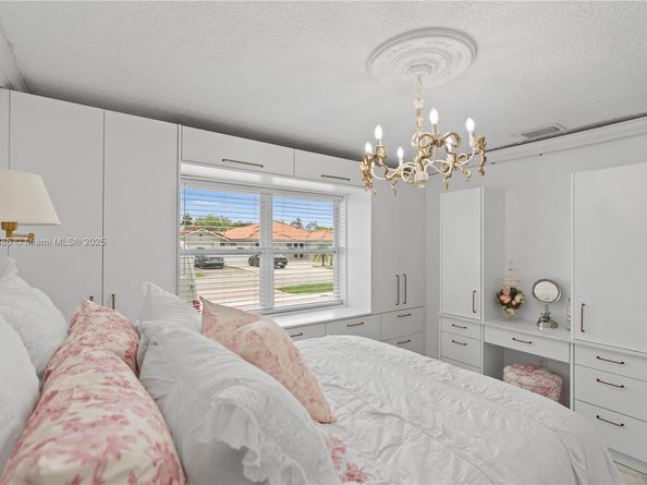 851 NW 132nd Pl, Miami FL 33182