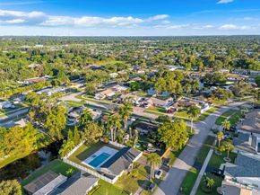 1120 SW 128th Dr, Davie FL 33325