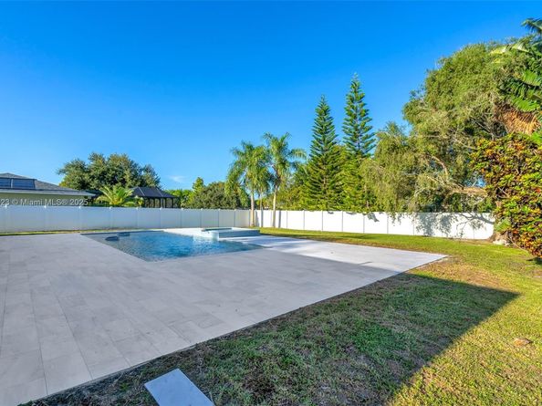 1120 SW 128th Dr, Davie FL 33325