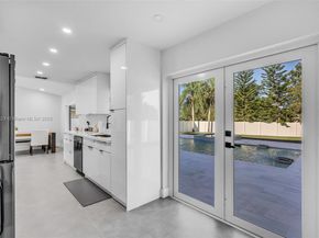 1120 SW 128th Dr, Davie FL 33325