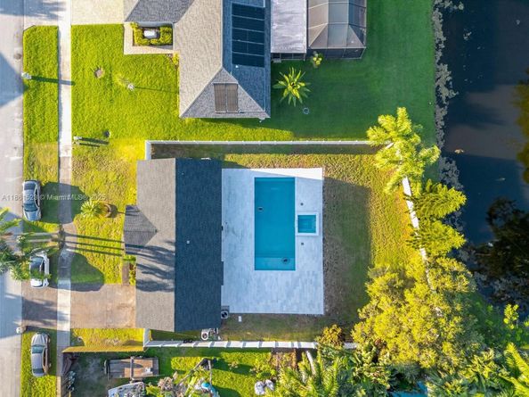 1120 SW 128th Dr, Davie FL 33325