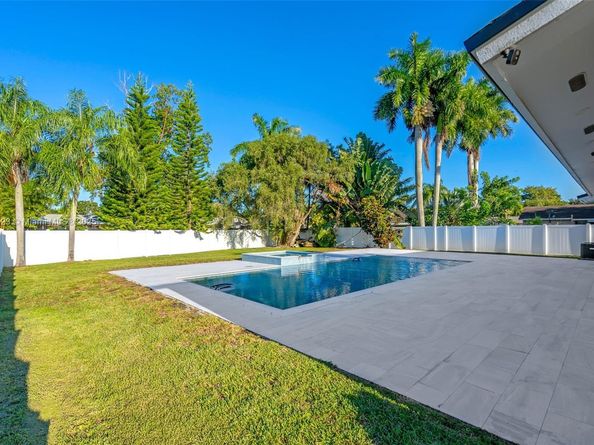 1120 SW 128th Dr, Davie FL 33325