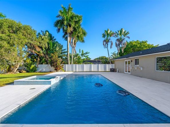 1120 SW 128th Dr, Davie FL 33325