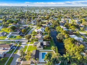 1120 SW 128th Dr, Davie FL 33325