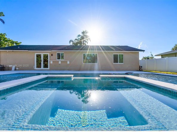 1120 SW 128th Dr, Davie FL 33325