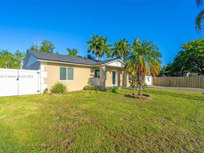 1120 SW 128th Dr, Davie FL 33325