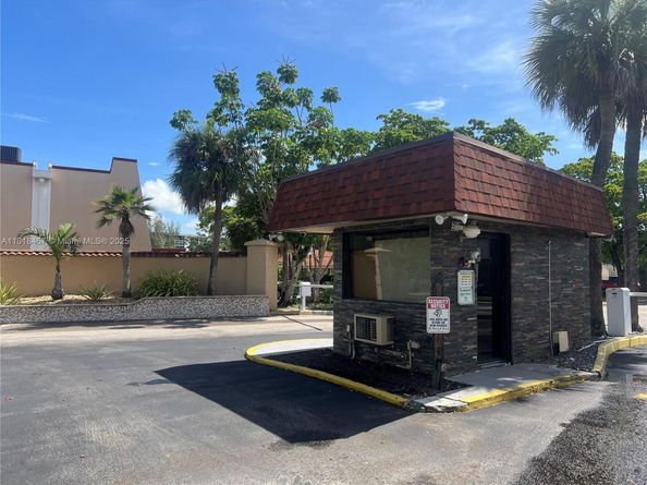 4156 Inverrary Dr 309, Lauderhill FL 33319