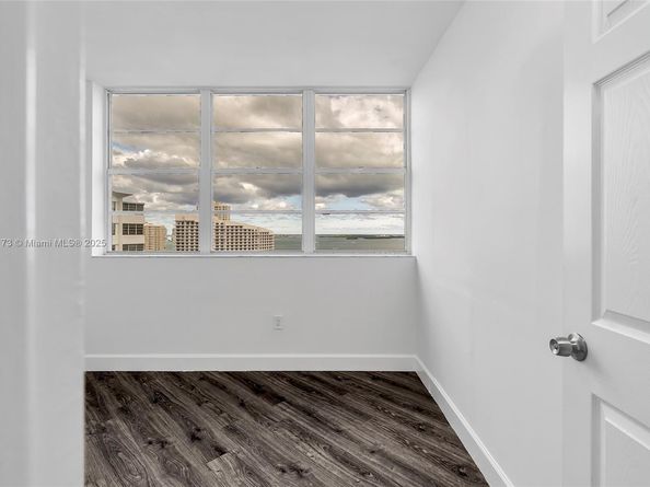 825 Brickell Bay Dr 1942, Miami FL 33131