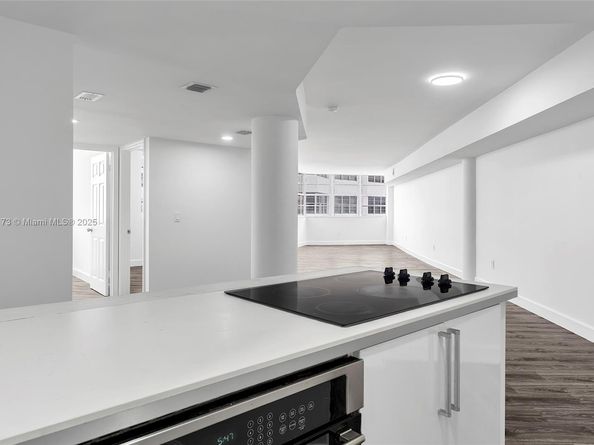 825 Brickell Bay Dr 1942, Miami FL 33131