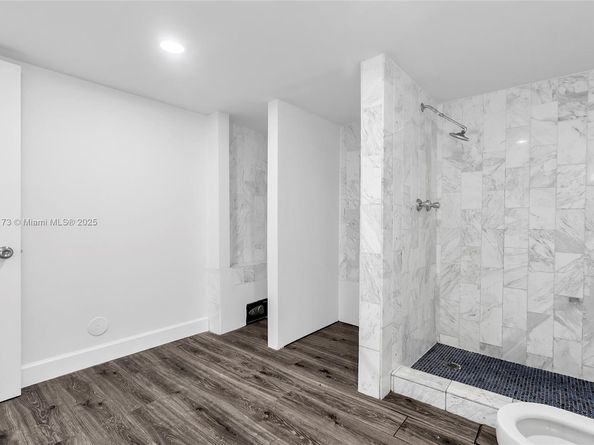 825 Brickell Bay Dr 1942, Miami FL 33131