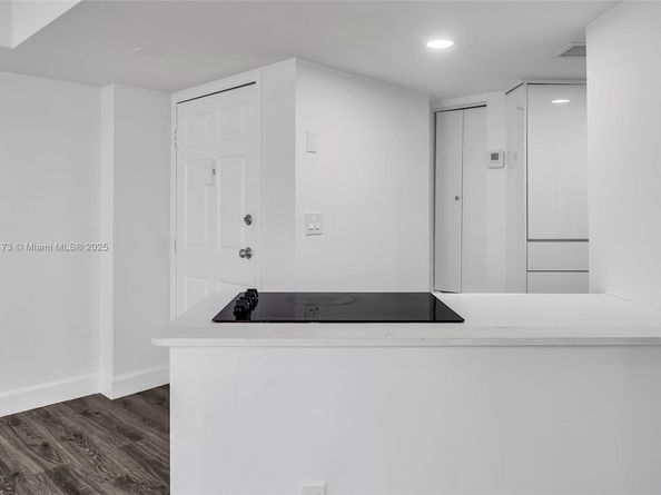 825 Brickell Bay Dr 1942, Miami FL 33131