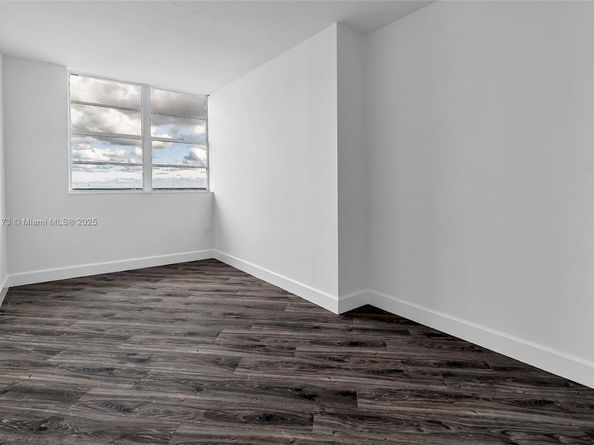 825 Brickell Bay Dr 1942, Miami FL 33131