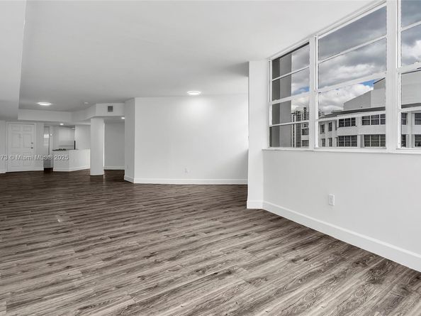 825 Brickell Bay Dr 1942, Miami FL 33131