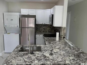 1050 NW 25th Way
