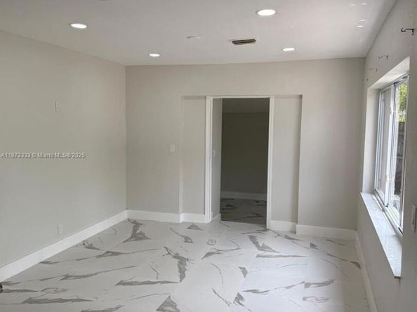 1050 NW 25th Way, Fort Lauderdale FL 33311