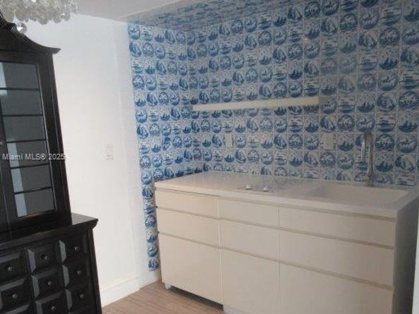 1100 West Ave 703, Miami Beach FL 33139