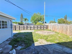 5621 Cleveland St, Hollywood FL 33021