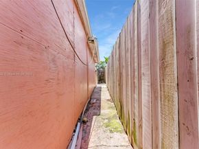 531 NE 58th St, Oakland Park FL 33334