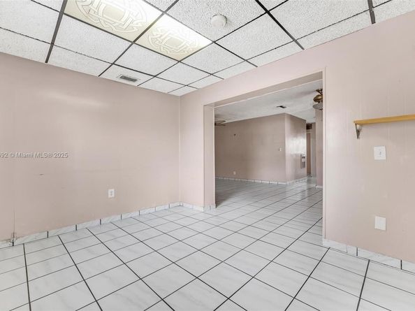 531 NE 58th St, Oakland Park FL 33334