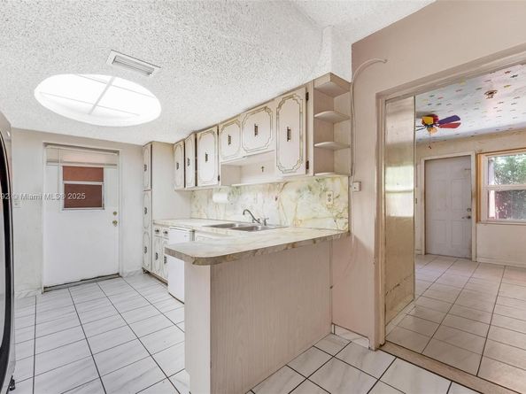 531 NE 58th St, Oakland Park FL 33334