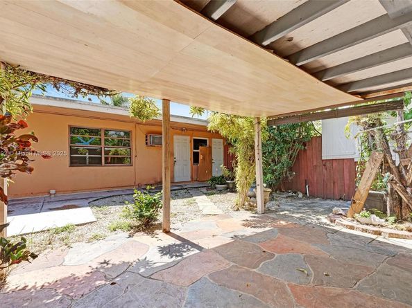 531 NE 58th St, Oakland Park FL 33334