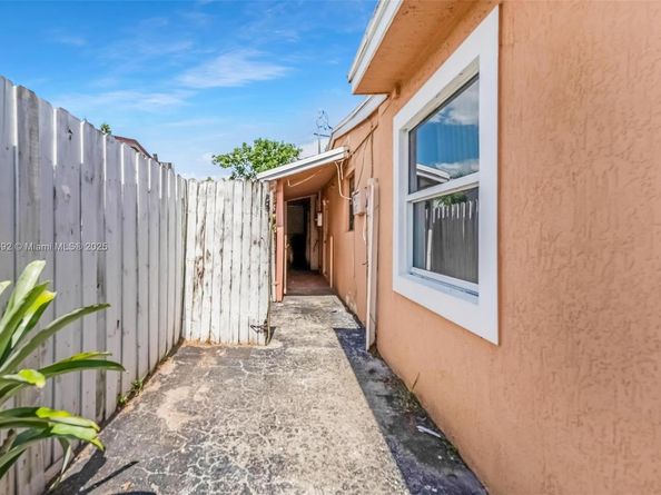 531 NE 58th St, Oakland Park FL 33334