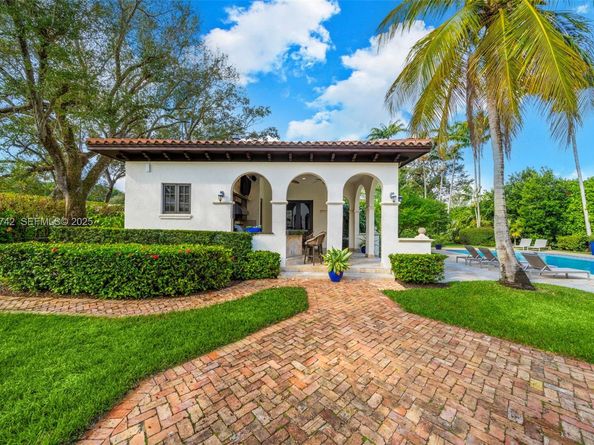 8800 SW 57 Ave, Pinecrest FL 33156