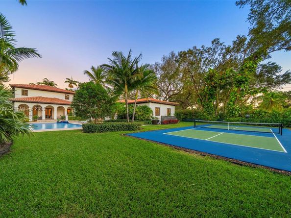 8800 SW 57 Ave, Pinecrest FL 33156