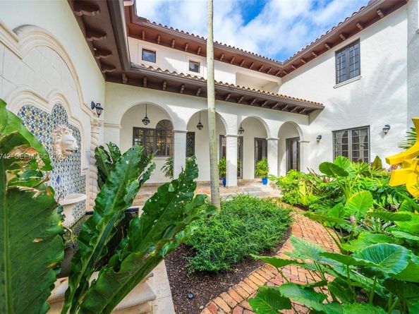 8800 SW 57 Ave, Pinecrest FL 33156