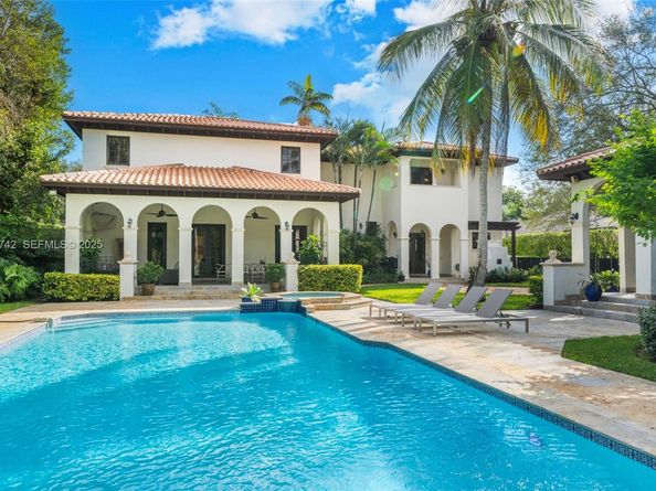 8800 SW 57 Ave, Pinecrest FL 33156