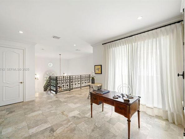 8800 SW 57 Ave, Pinecrest FL 33156