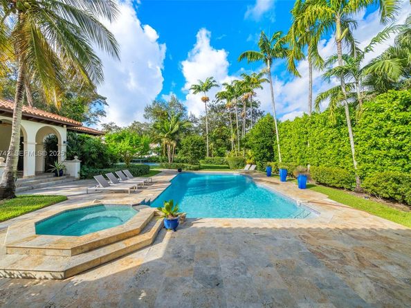 8800 SW 57 Ave, Pinecrest FL 33156