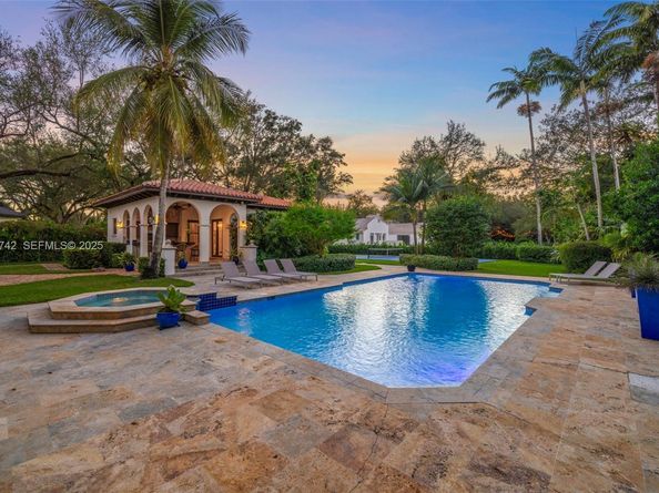 8800 SW 57 Ave, Pinecrest FL 33156