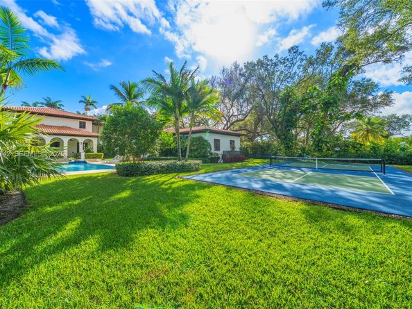 8800 SW 57 Ave, Pinecrest FL 33156