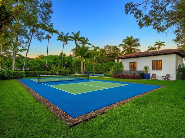 8800 SW 57 Ave, Pinecrest FL 33156