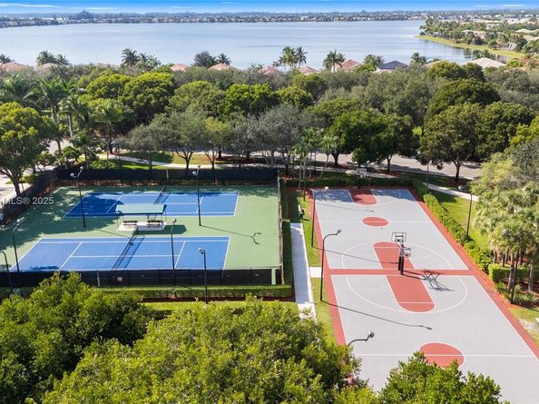 4925 SW 164th Ave, Miramar FL 33027