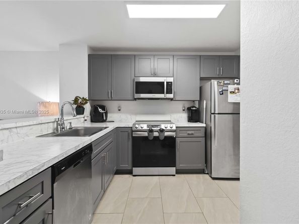 2452 SW 99th Way 2452, Miramar FL 33025