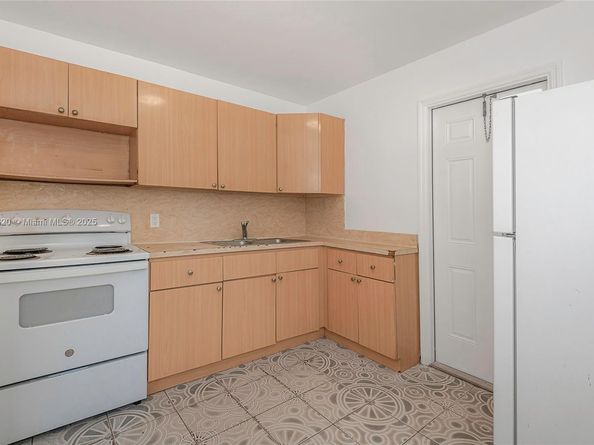 13710 NW 5th Ave, North Miami FL 33168