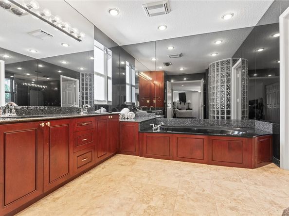 1113 SW 156th Ter, Pembroke Pines FL 33027