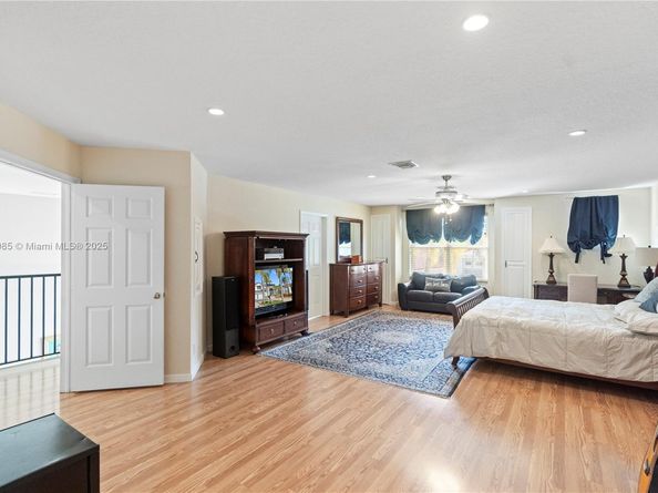 1113 SW 156th Ter, Pembroke Pines FL 33027