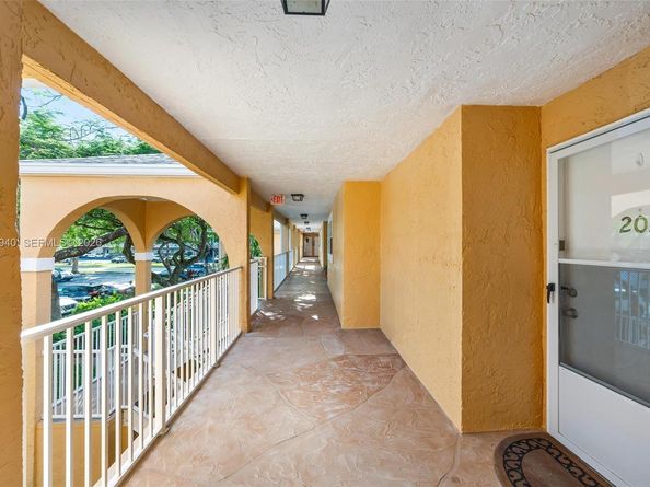 401 SE 10th St B205, Dania Beach FL 33004