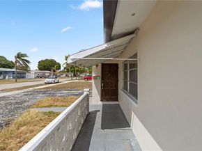 7525 Garfield St, Hollywood FL 33024