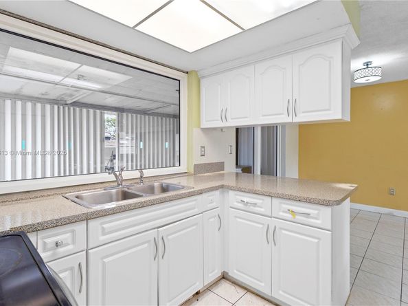 7525 Garfield St, Hollywood FL 33024