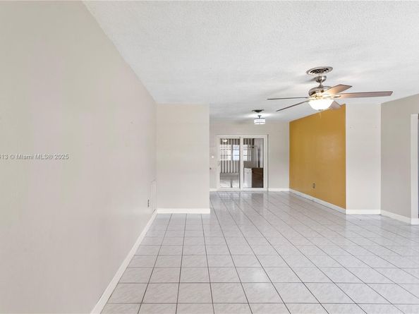 7525 Garfield St, Hollywood FL 33024