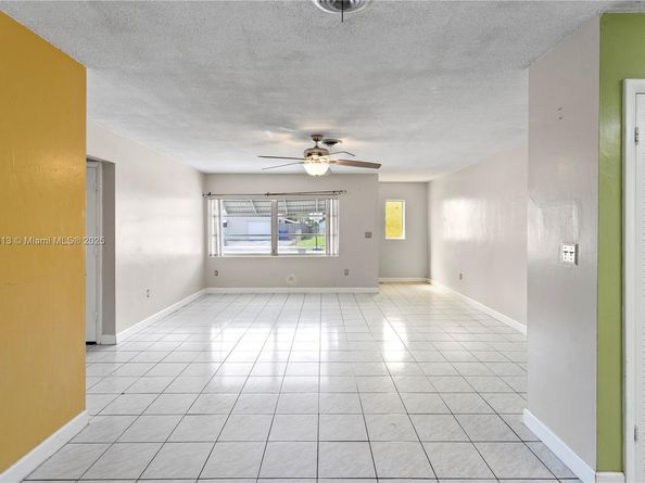 7525 Garfield St, Hollywood FL 33024
