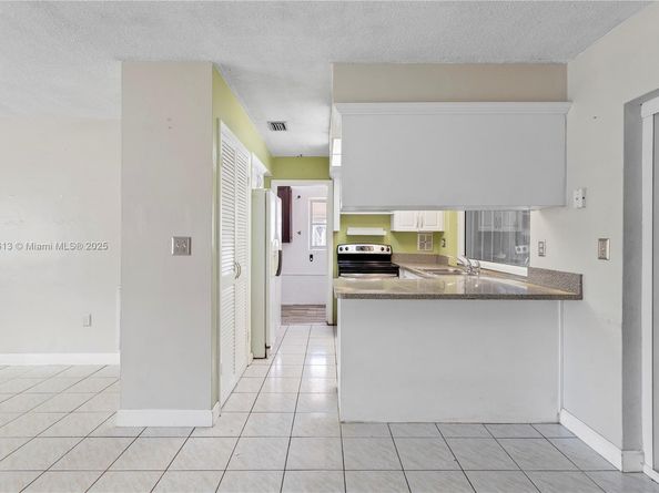 7525 Garfield St, Hollywood FL 33024