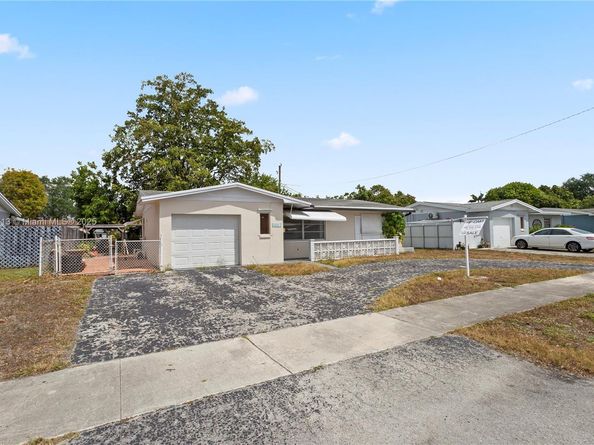 7525 Garfield St, Hollywood FL 33024