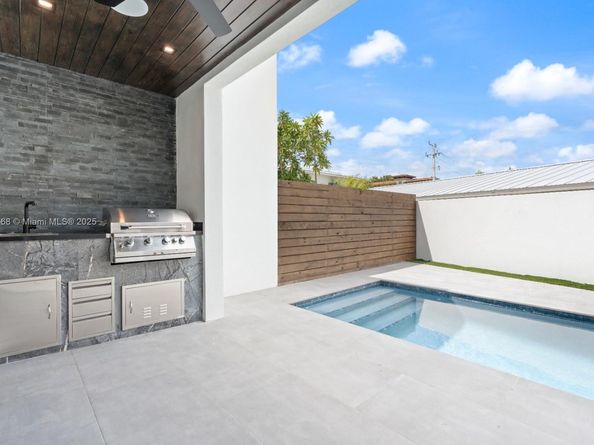 205 NE 17th Ave, Fort Lauderdale FL 33301