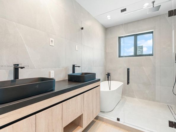 205 NE 17th Ave, Fort Lauderdale FL 33301