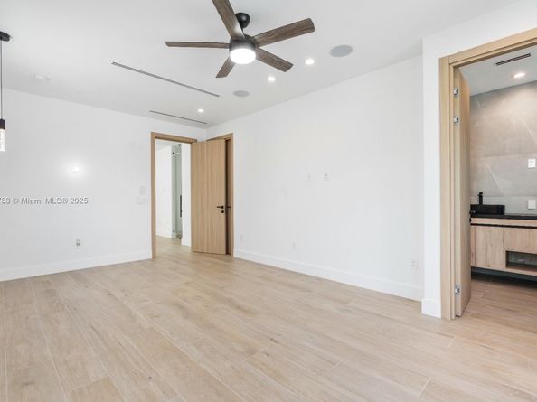 205 NE 17th Ave, Fort Lauderdale FL 33301